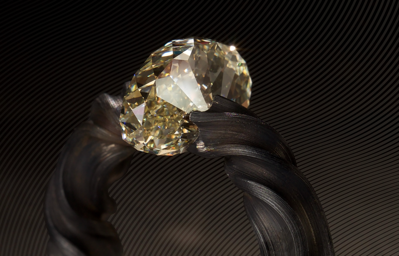 Mystique: Leen Heyne Artistry of Alloy and Gems