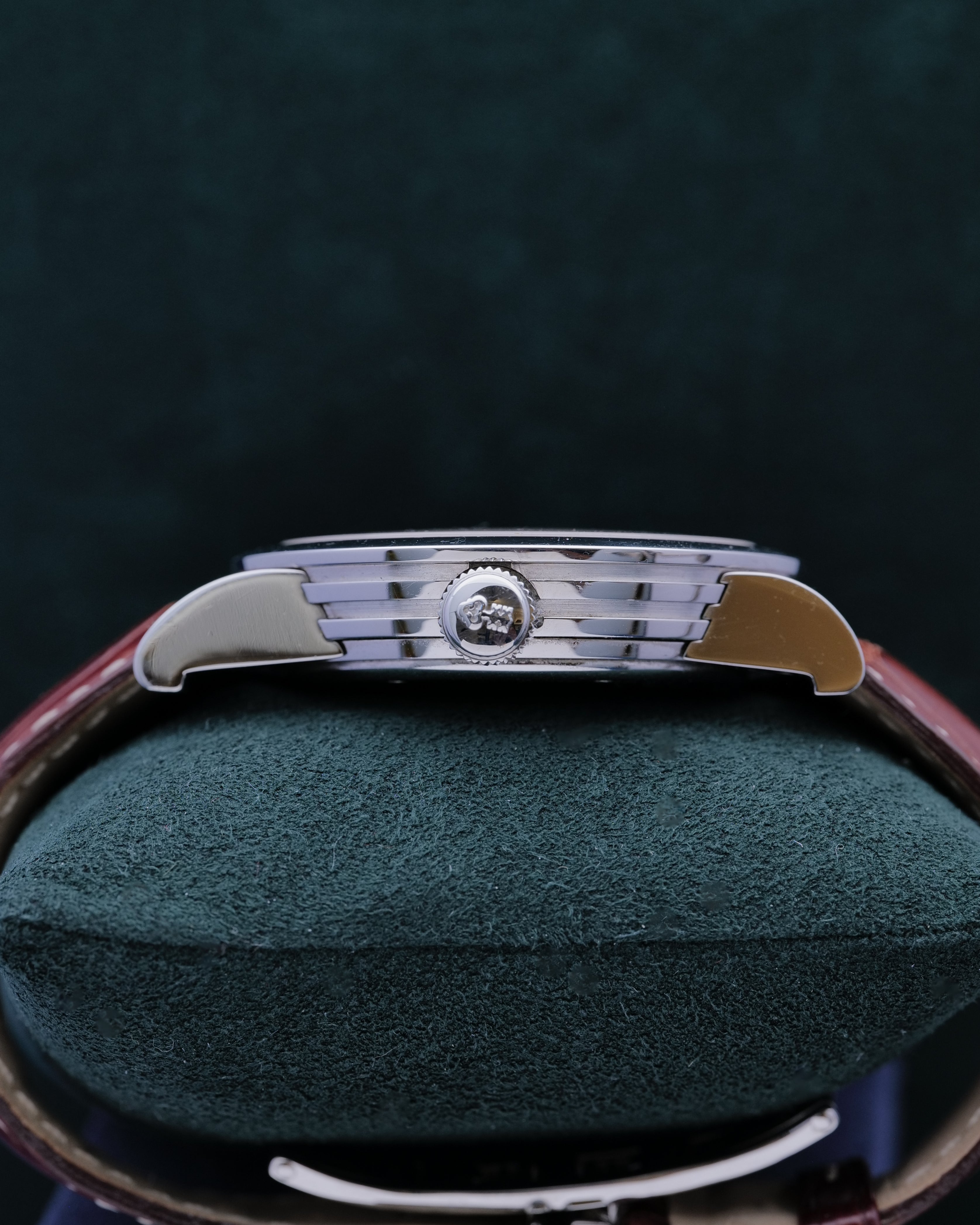 Corum - Classical Jump Hour 154.201.20