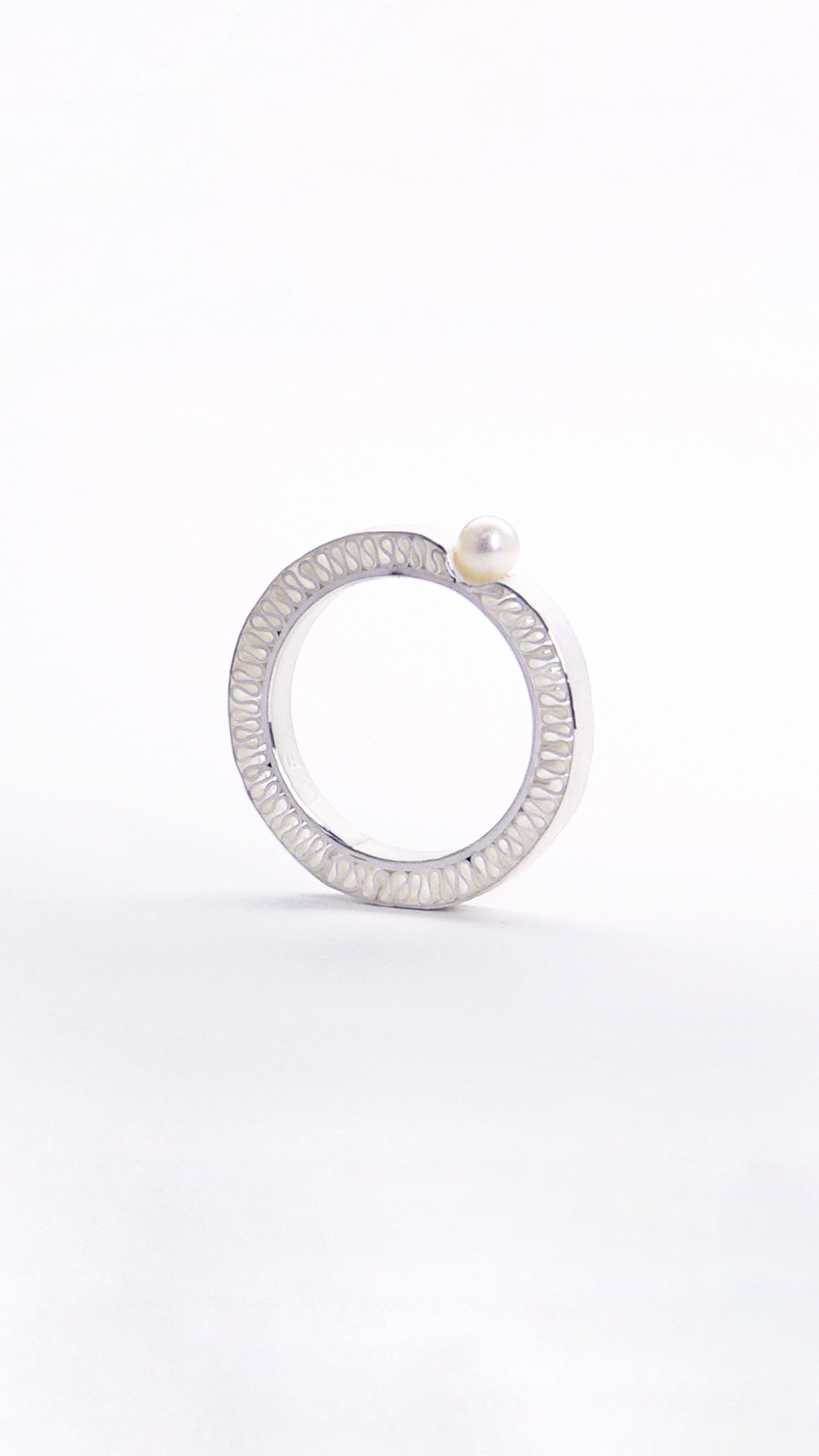 Dentelle No.1 Ring