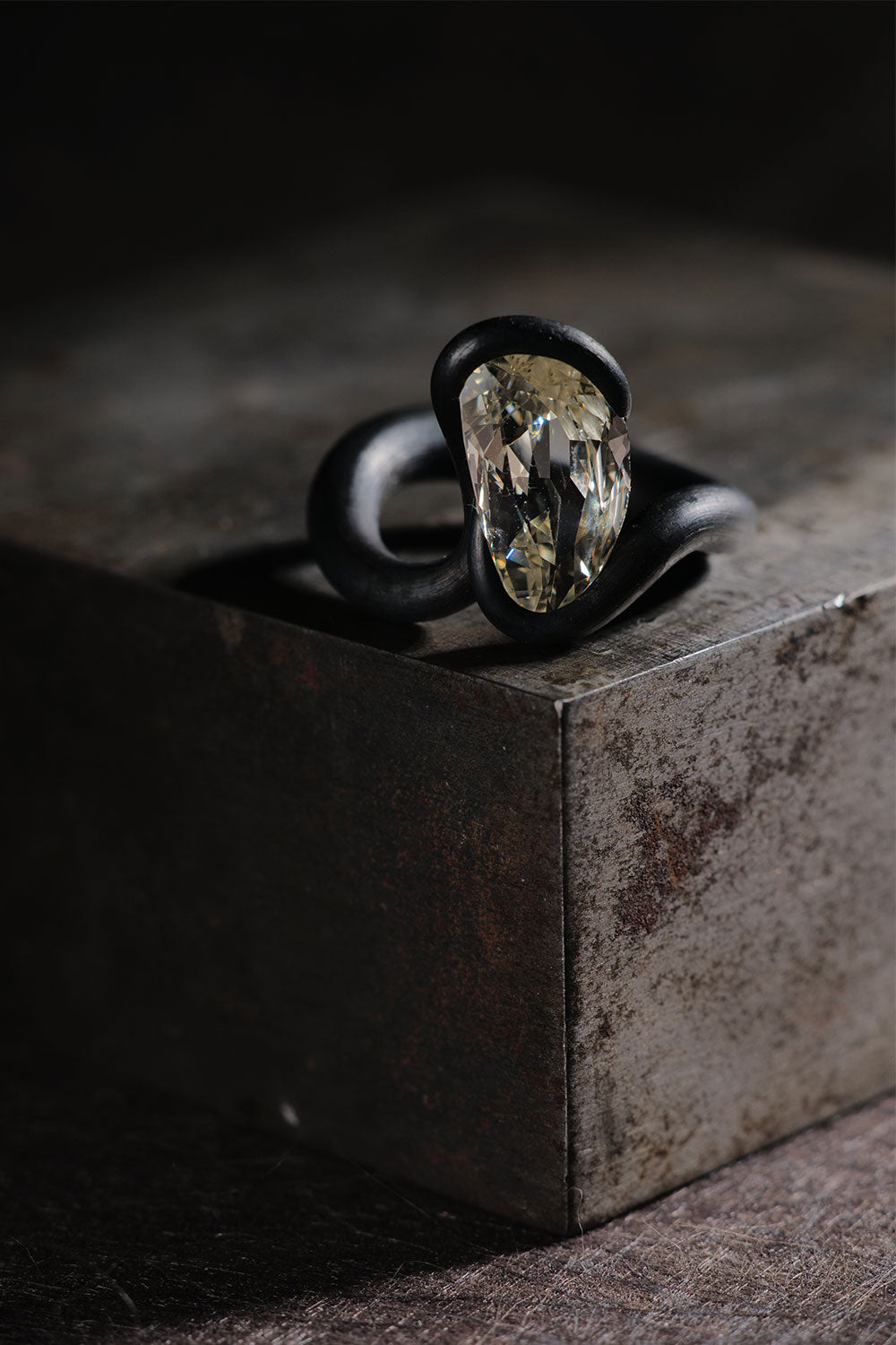 Leen Heyne Ring - 3.01ct Tapered & Oxidised Steel